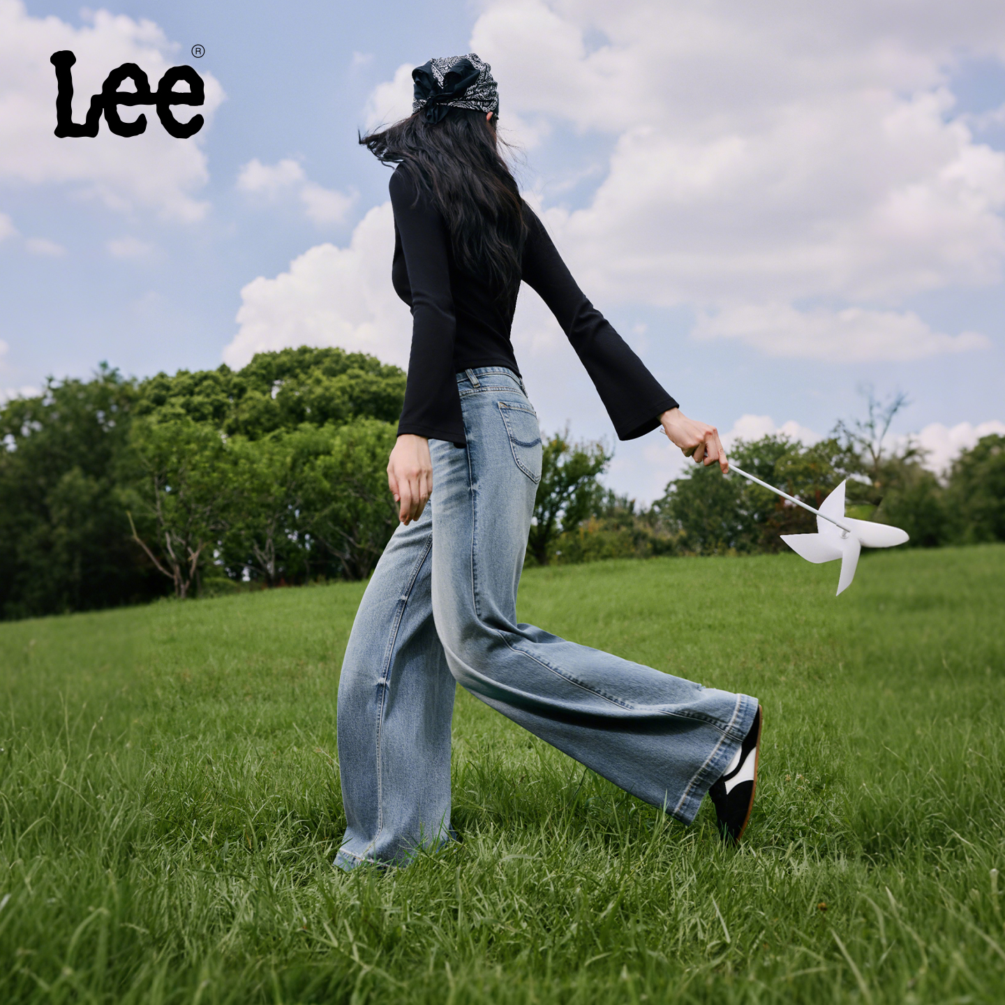 舒适版型阔腿裤 背面裤脚处破洞设计