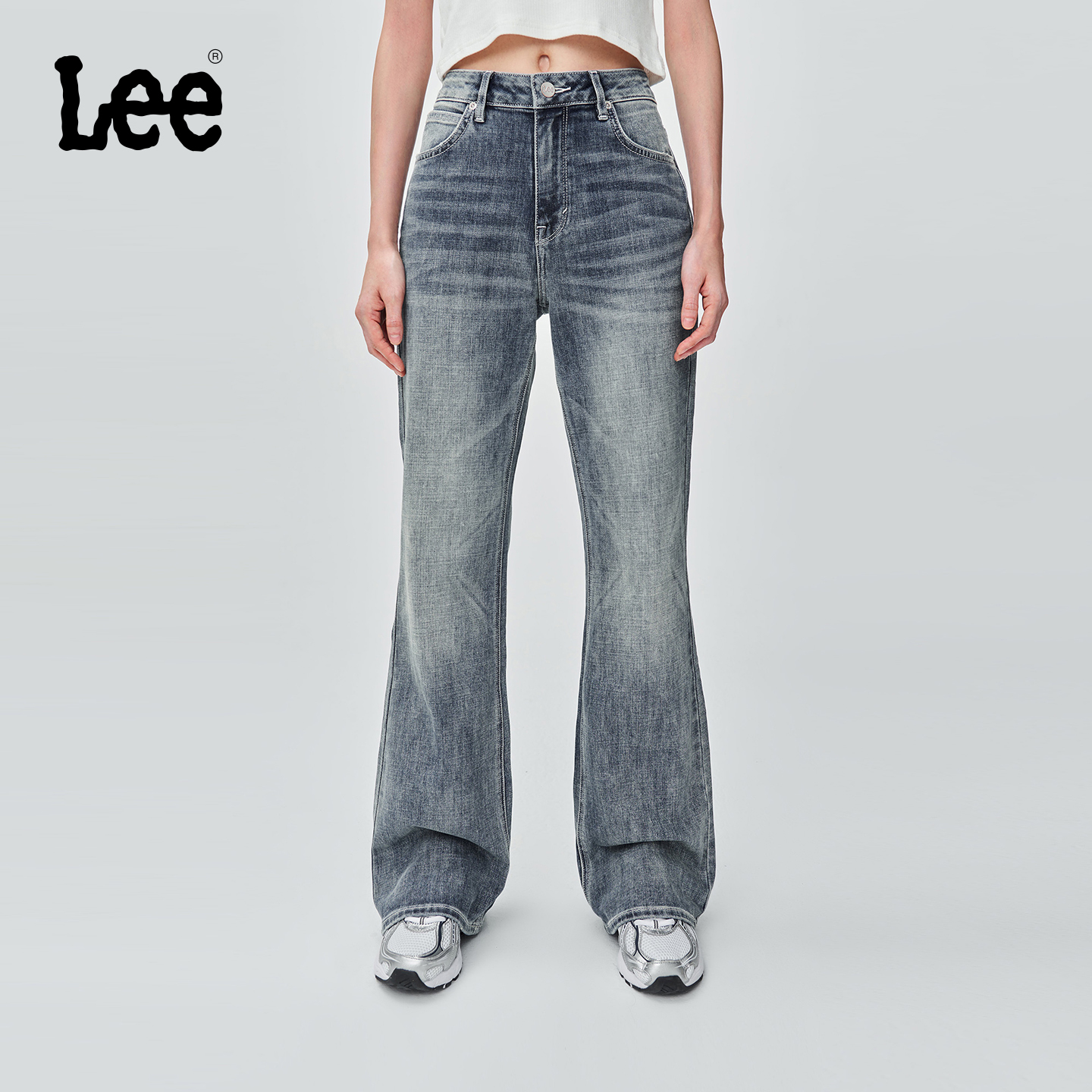 427标准高腰喇叭 采用中浅蓝色水洗设计