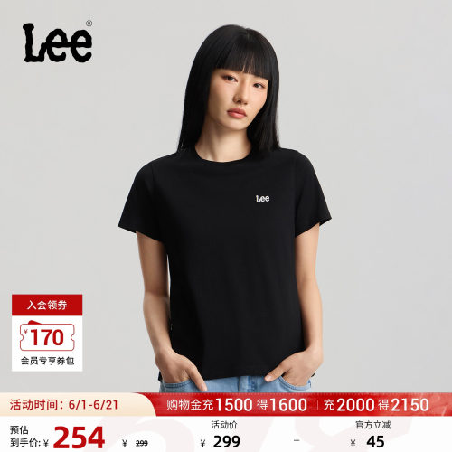 胸前小刺绣Logo细节