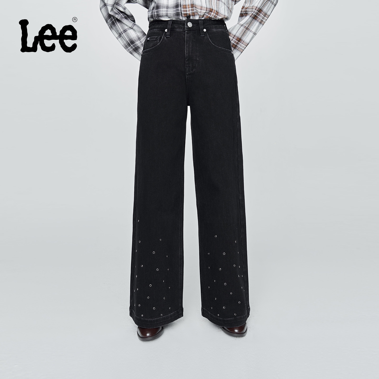 舒适版型阔腿裤 正面下摆处有水钻装饰