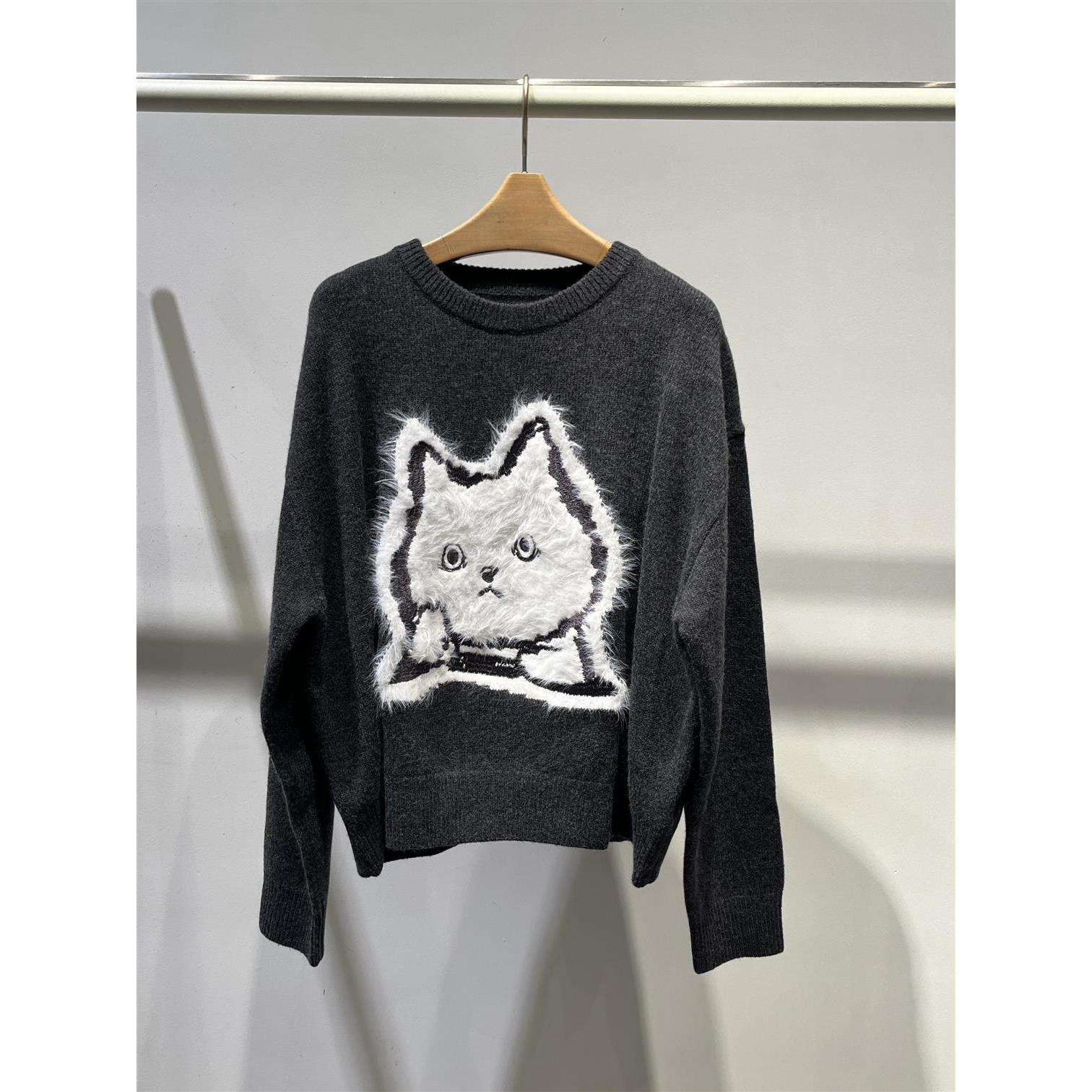 MM麦麦2025秋款休闲宽松减龄圆领猫咪图案针织衫毛衣女4FA235671