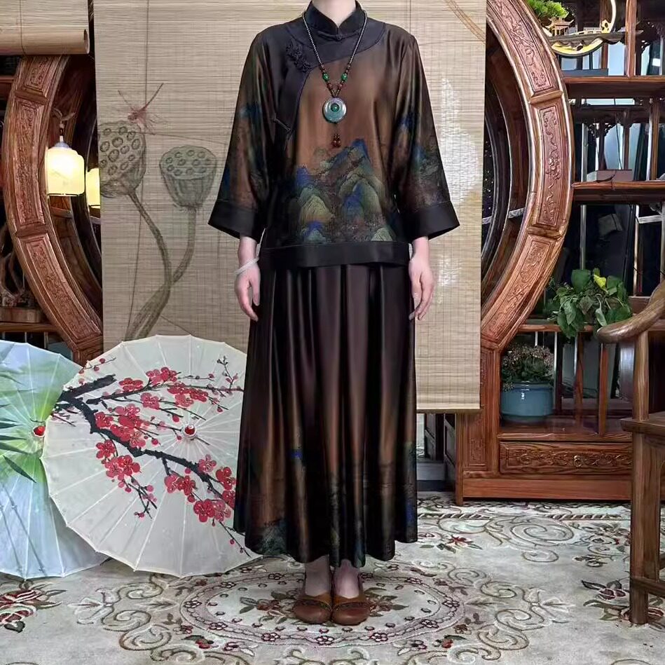 70姆米100分桑蚕丝香云纱重锻皮子咖色千里江山图套装