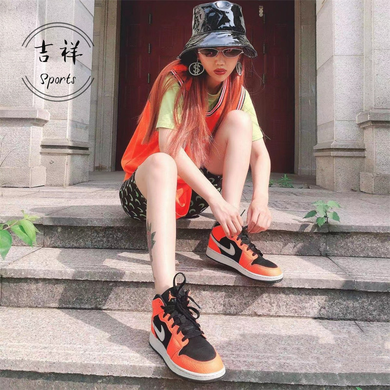 吉祥体育air jordan 1 mid aj1小扣碎黑橙中帮经典板鞋554724-062