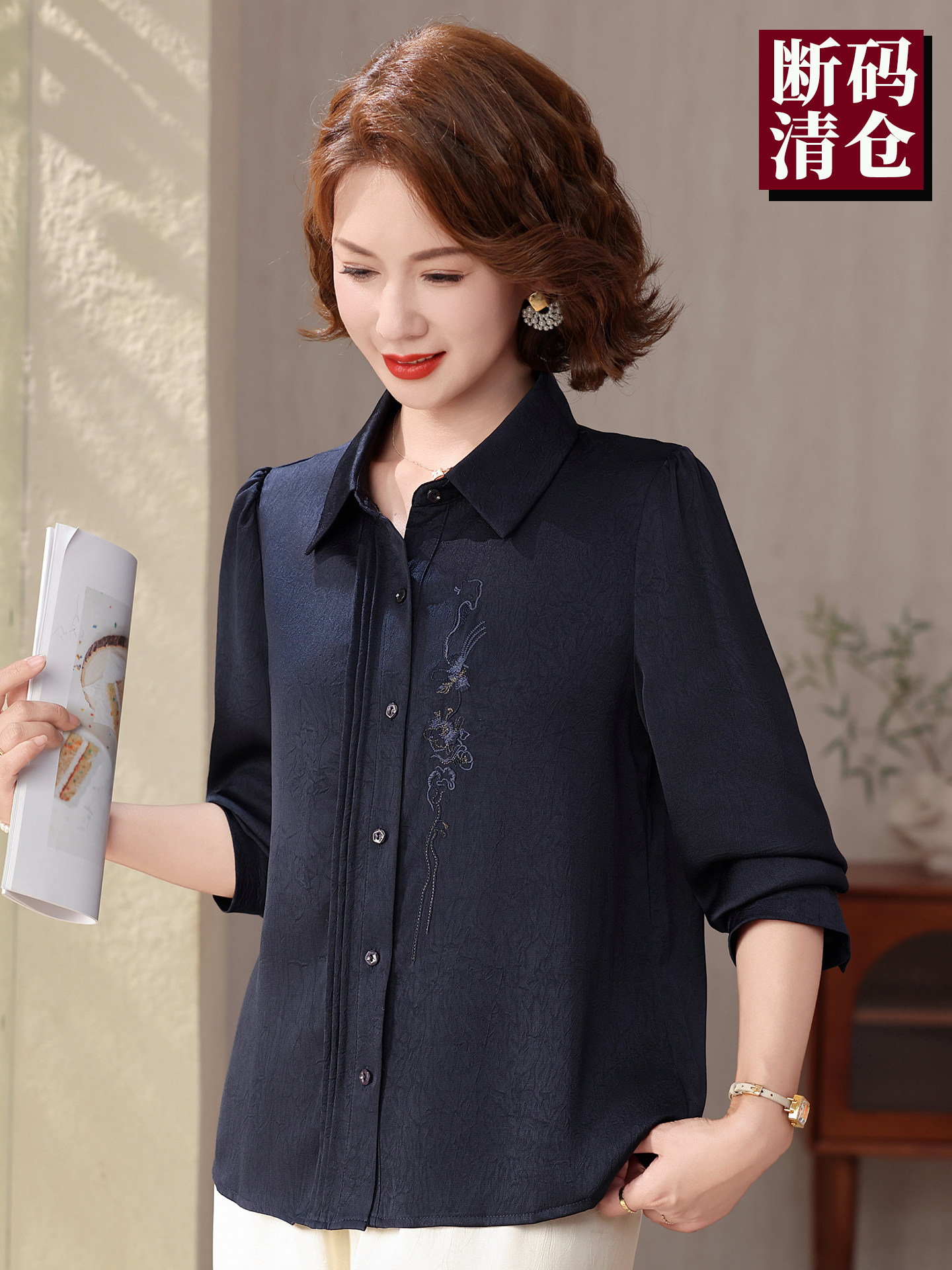 เสื้อเชิ้ตผ้าไหมสำหรับคุณแม่ เสื้อเบลาส์แขนยาวสไตล์จีนรุ่นใหม่ เสื้อผ้าสำหรับสตรีวัยกลางคนและผู้สูงอายุ เสื้อเบลาส์ผ้าไหมเนื้อบาง สำหรับฤดูใบไม้ผลิและฤดูใบไม้ร่วง เสื้อยืด