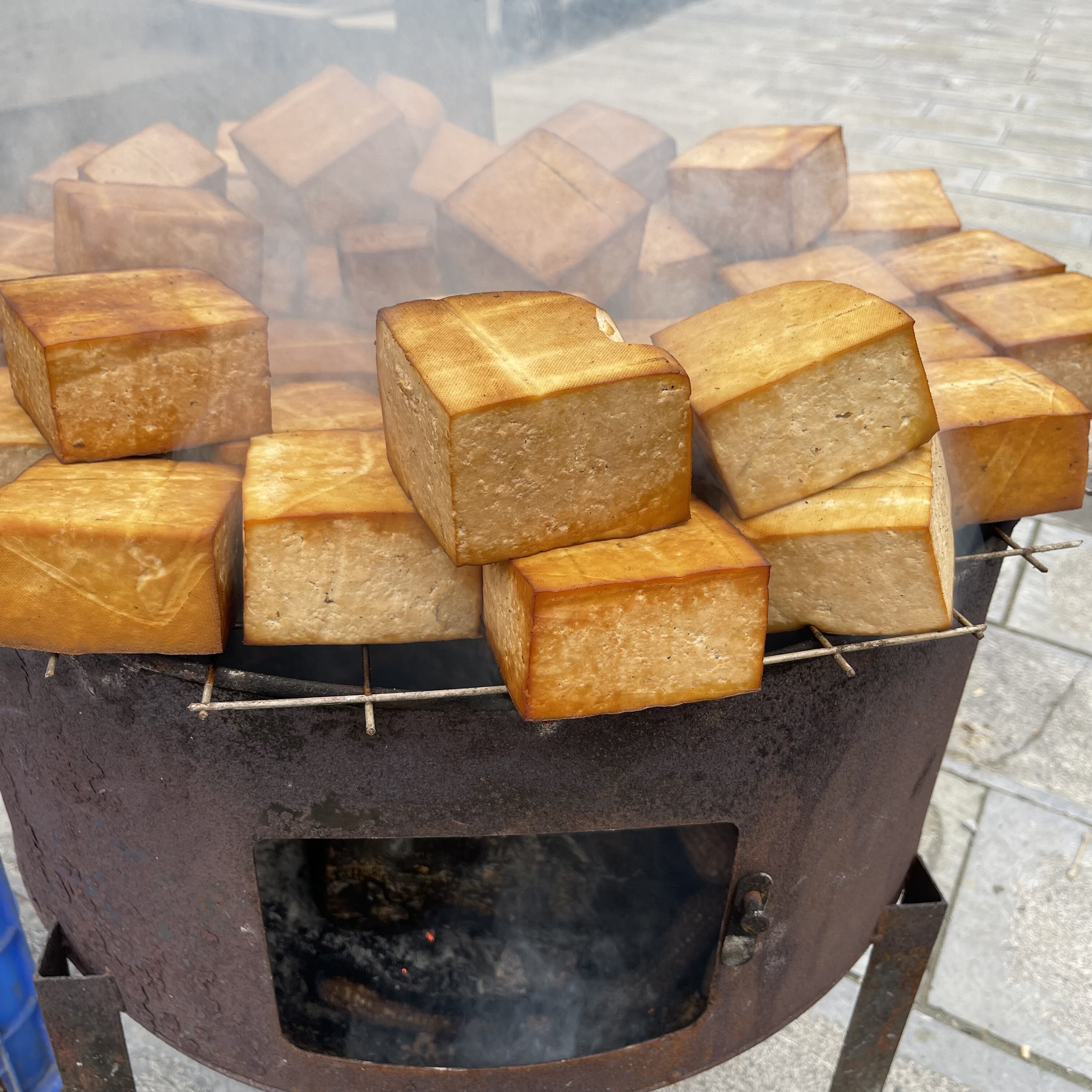 贵州酸汤烟熏豆腐干务川柴火烟熏豆腐干可切豆腐丝盐豆腐干豆腐