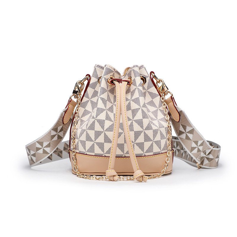 复古百搭印花手提斜挎包棋盘格2026年新款经典款女包单肩小水桶包