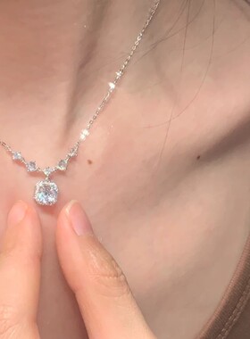 方糖轻奢闪锆项链女小众设计感ins秋冬日常通勤锆石不锈钢锁骨链