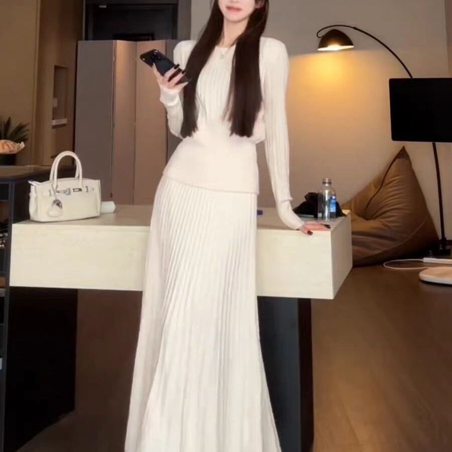新款大方得体针织长袖连衣裙子女秋冬季内搭毛衣套装收腰长裙