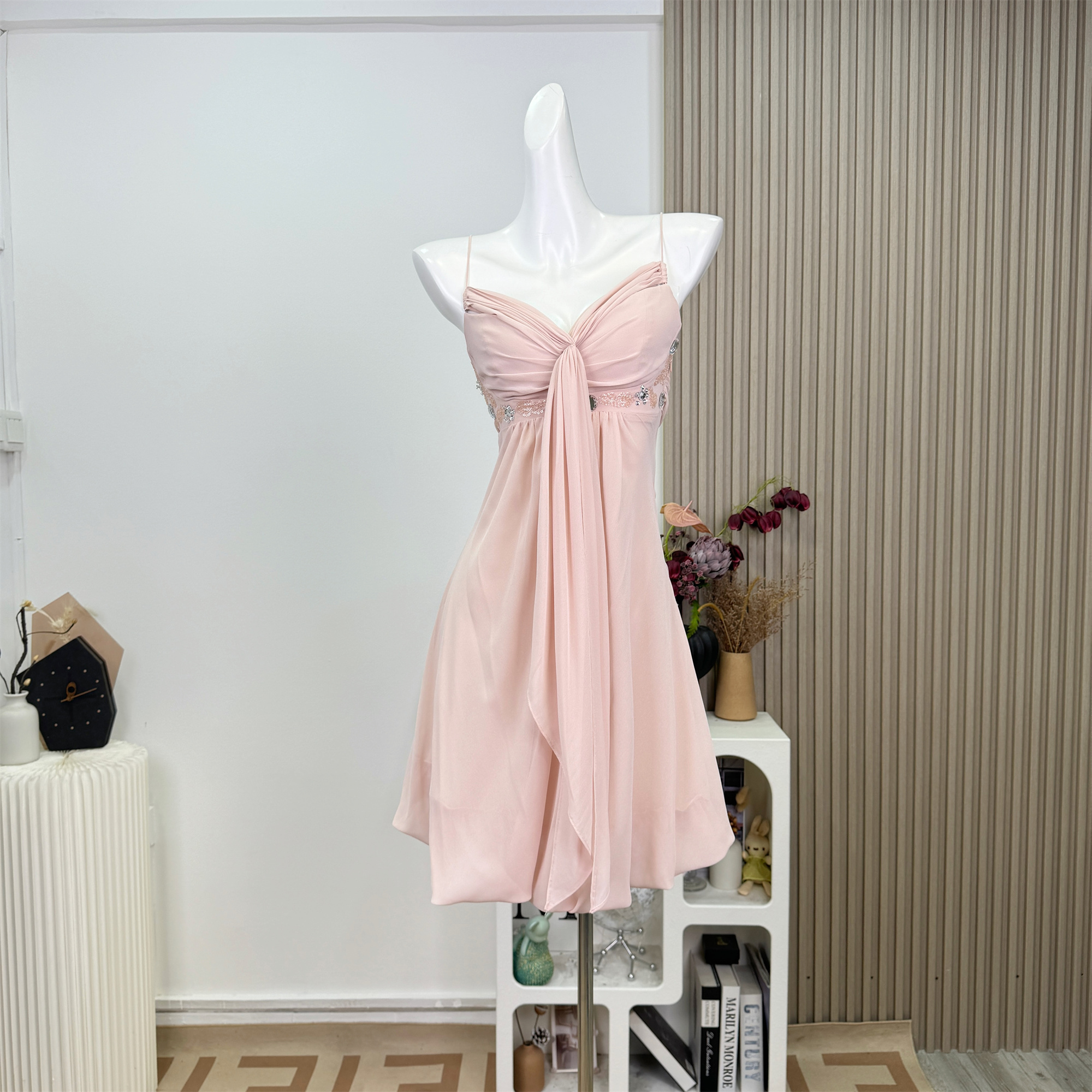 粉色水钻性感气质轻薄连衣裙