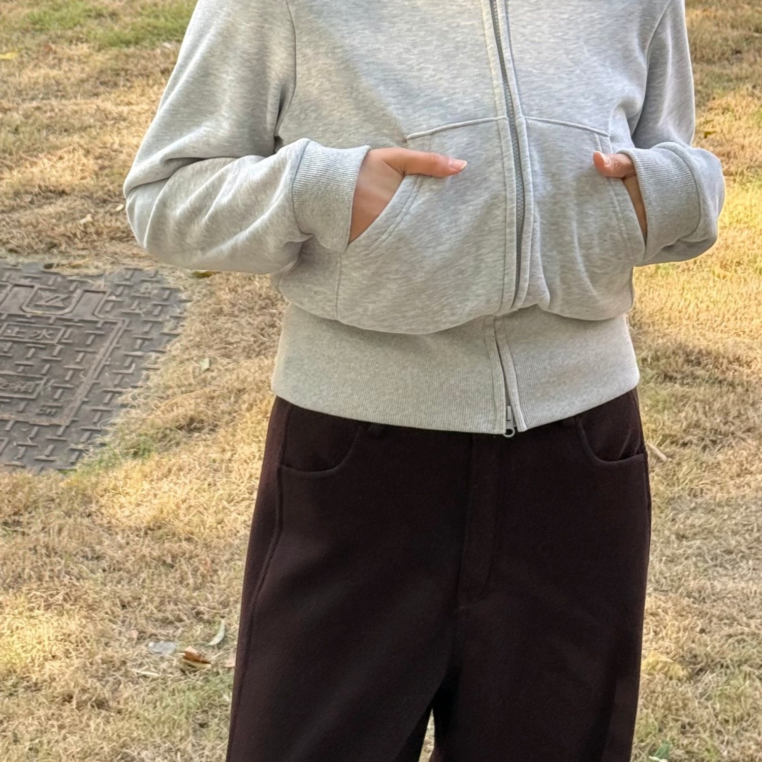 阿瑞家 上衣也有显高秘诀 内里加绒收腰短款长袖拉链连帽卫衣外套