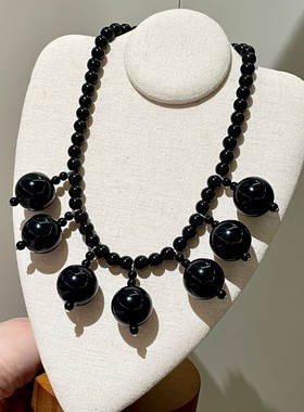 法式复古黑色圆球吊坠锁骨链黑珍珠串珠项链轻奢高级感毛衣链配饰