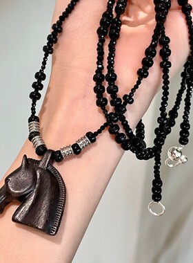 小众设计黑檀木马头吊坠长款项链女气质时髦复古黑色串珠毛衣链潮