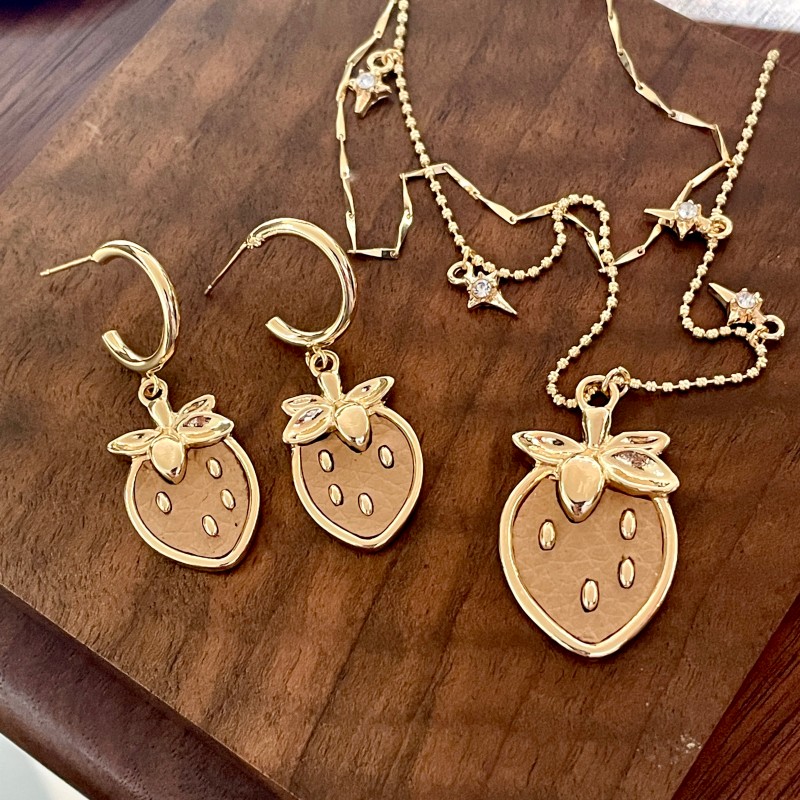 卡其色皮质可可草莓耳环双层叠戴项链高级感吊坠时尚大气毛衣链女