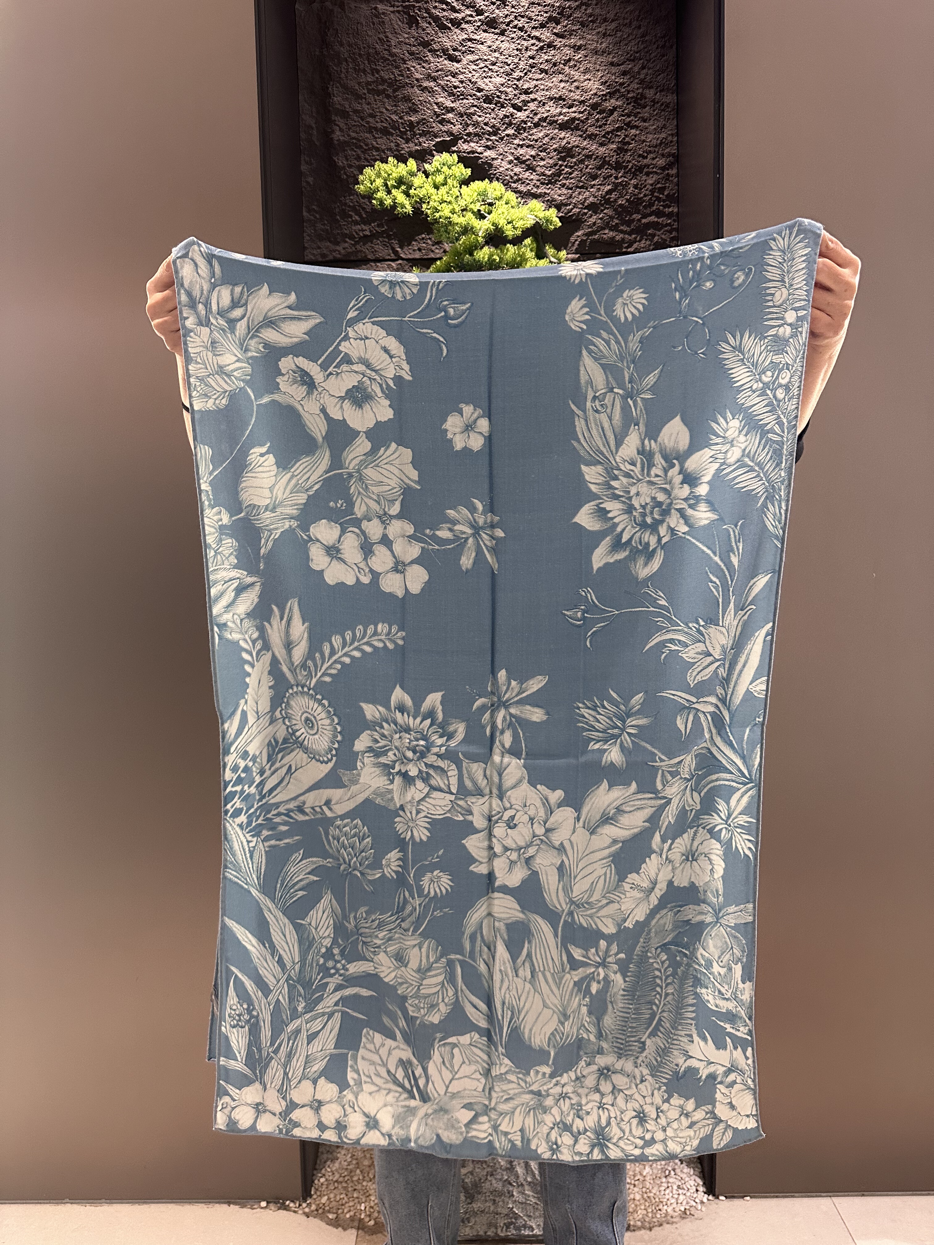 丝羊毛双面印长巾25%桑蚕丝75%羊毛女秋冬保暖披肩瑕疵款