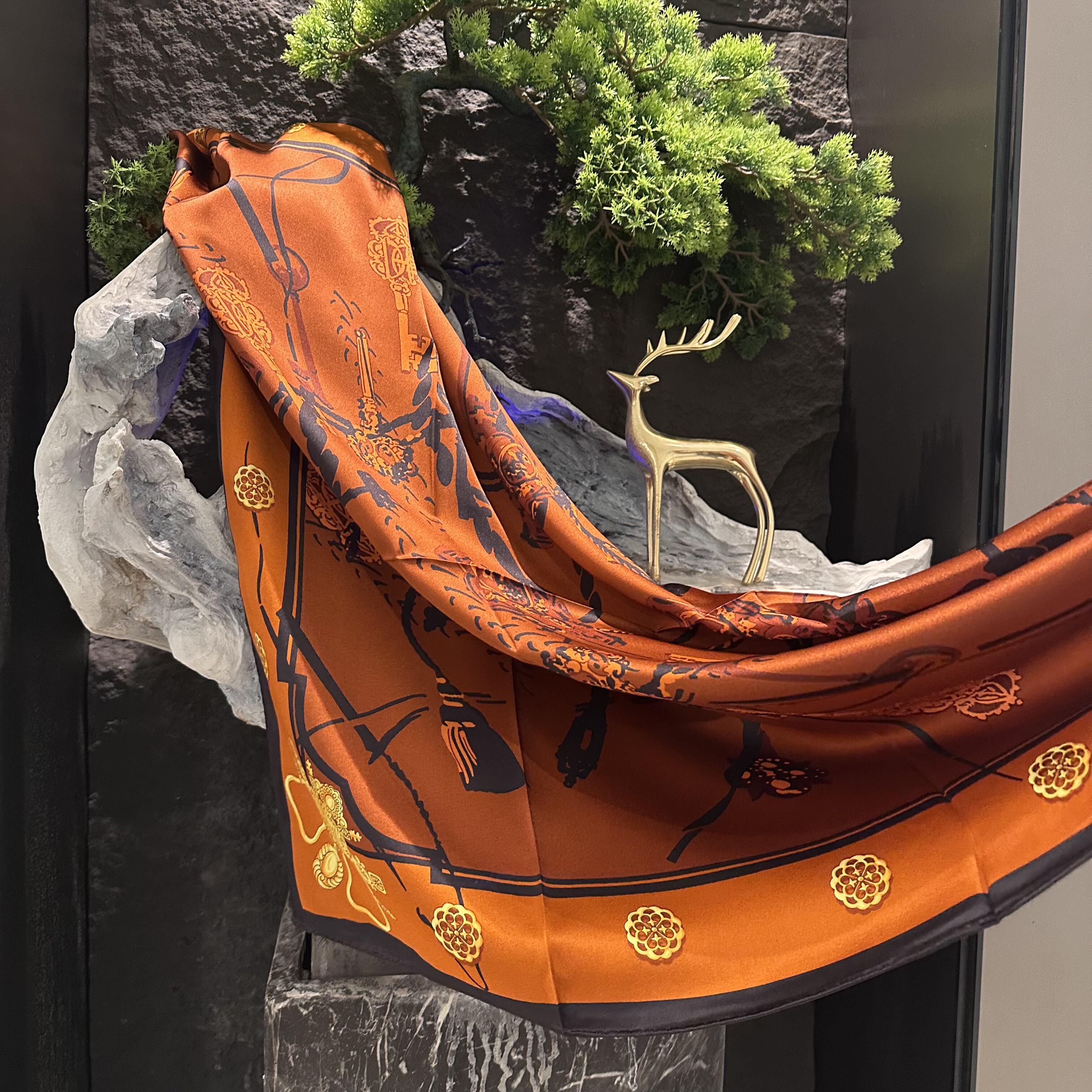 午后摩卡品牌撤柜微瑕90*90真丝大方巾秋冬氛围感优雅简约款围巾