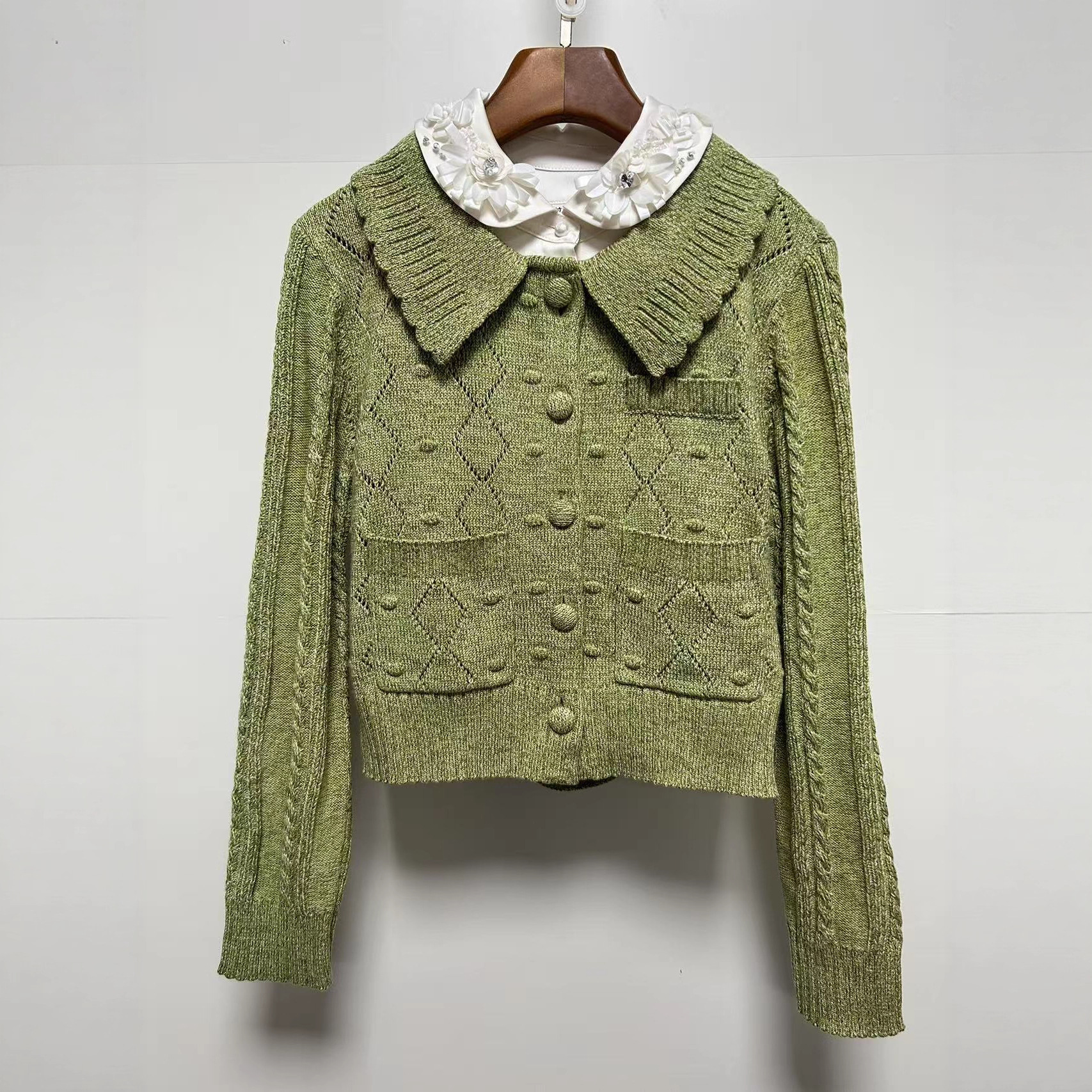 商场同款2025早秋新款时尚娃娃领针织开衫女绿色菱格短款毛衣外套