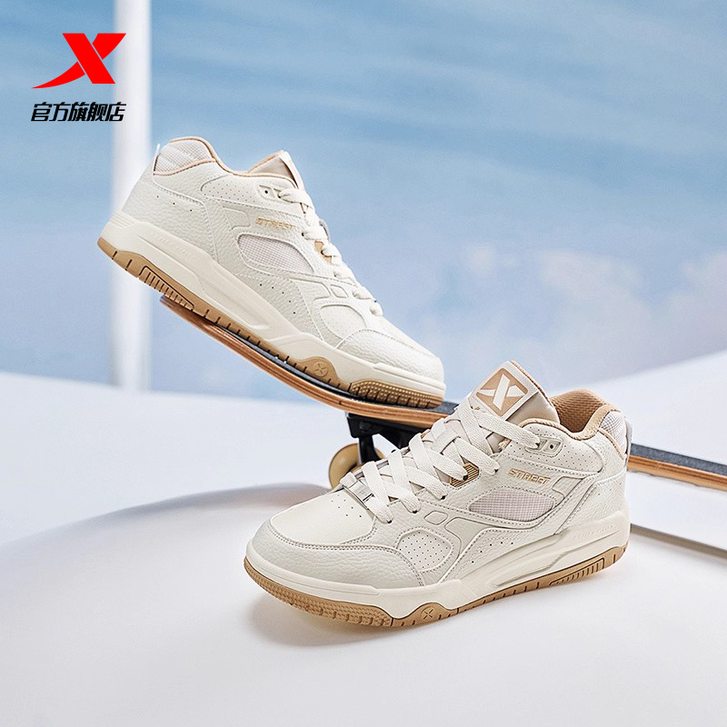 特步浪浪板鞋秋冬新款情侣皮面时尚休闲鞋厚底增高男棉鞋运动鞋女