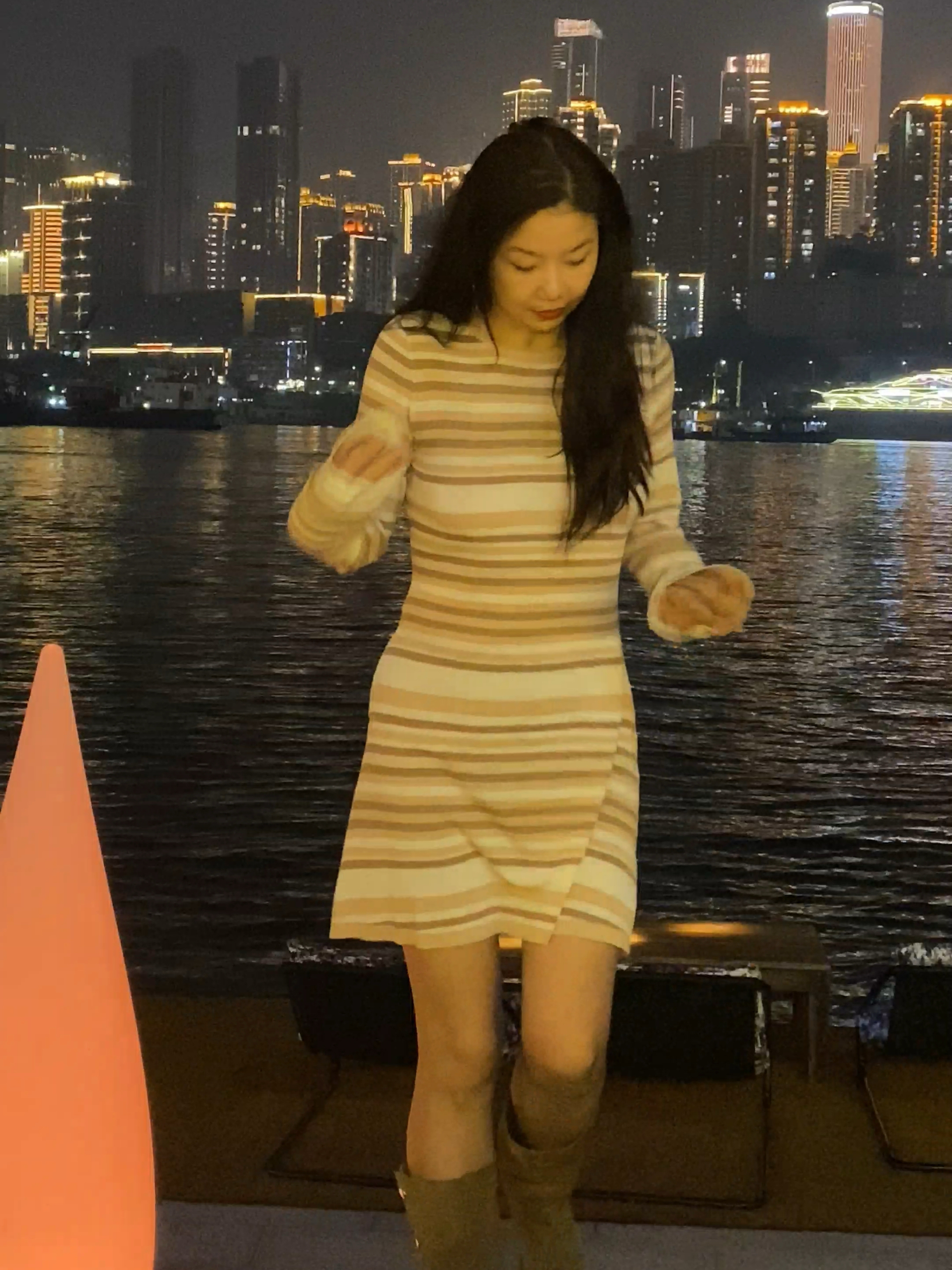 跨境性感纯欲风挂脖细带露背针织连衣裙喇叭袖气质条纹长袖打底裙