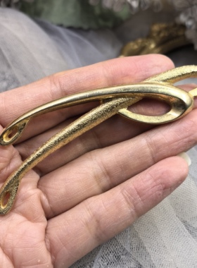 日本海外vintage中古仿金属金色简约字母胸针胸花孤品