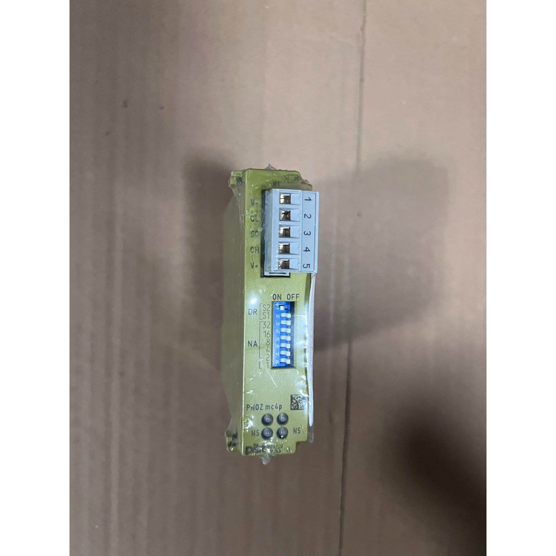 步科触摸屏 RT070-T 实拍图 前面玻璃面板碎 包主板正