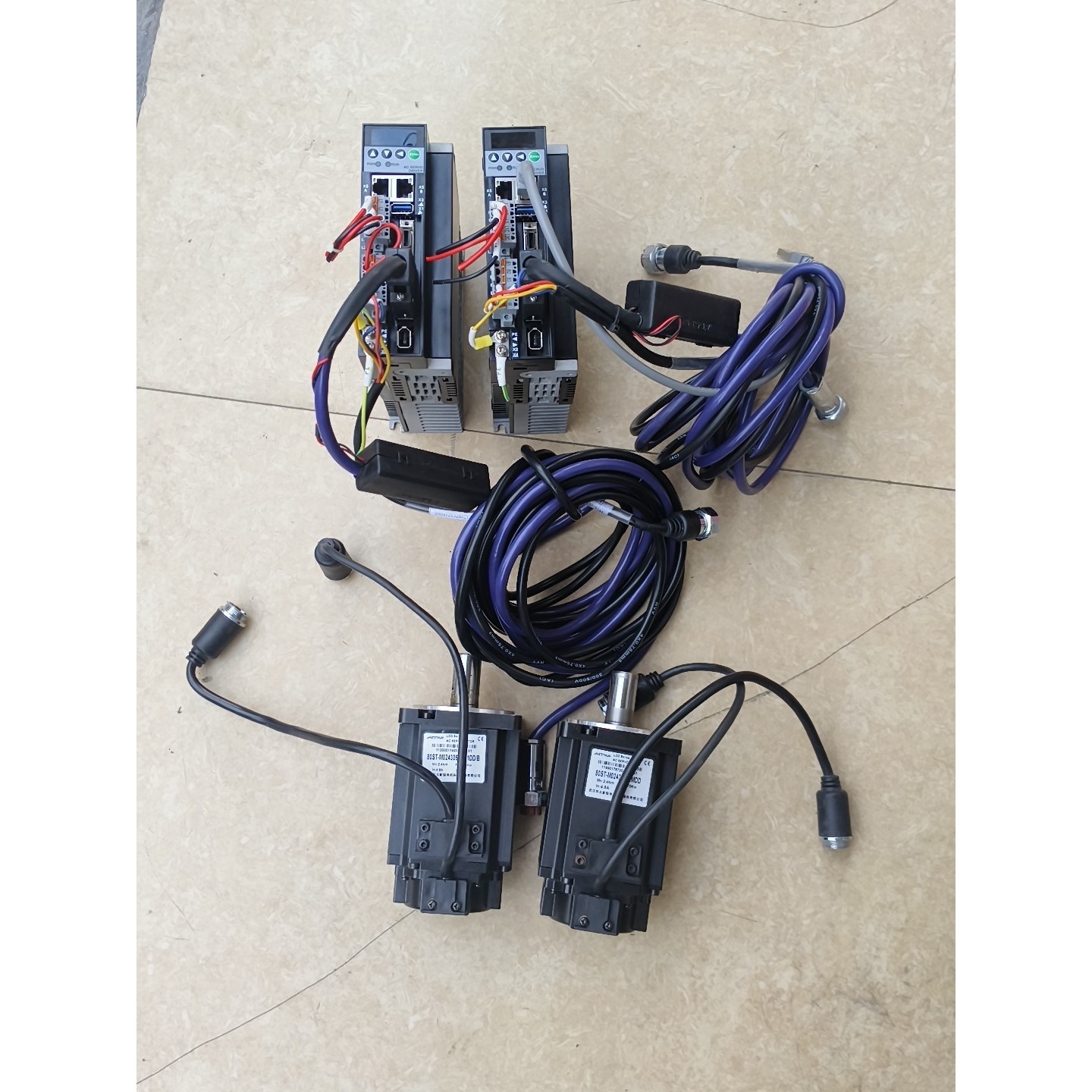 华大伺服驱动器TSVB-EA015L-E02配电机,750W