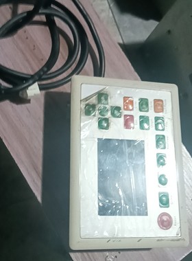 出睿达RDC644激光控制系统的操作面板,白色外壳搭配绿色按