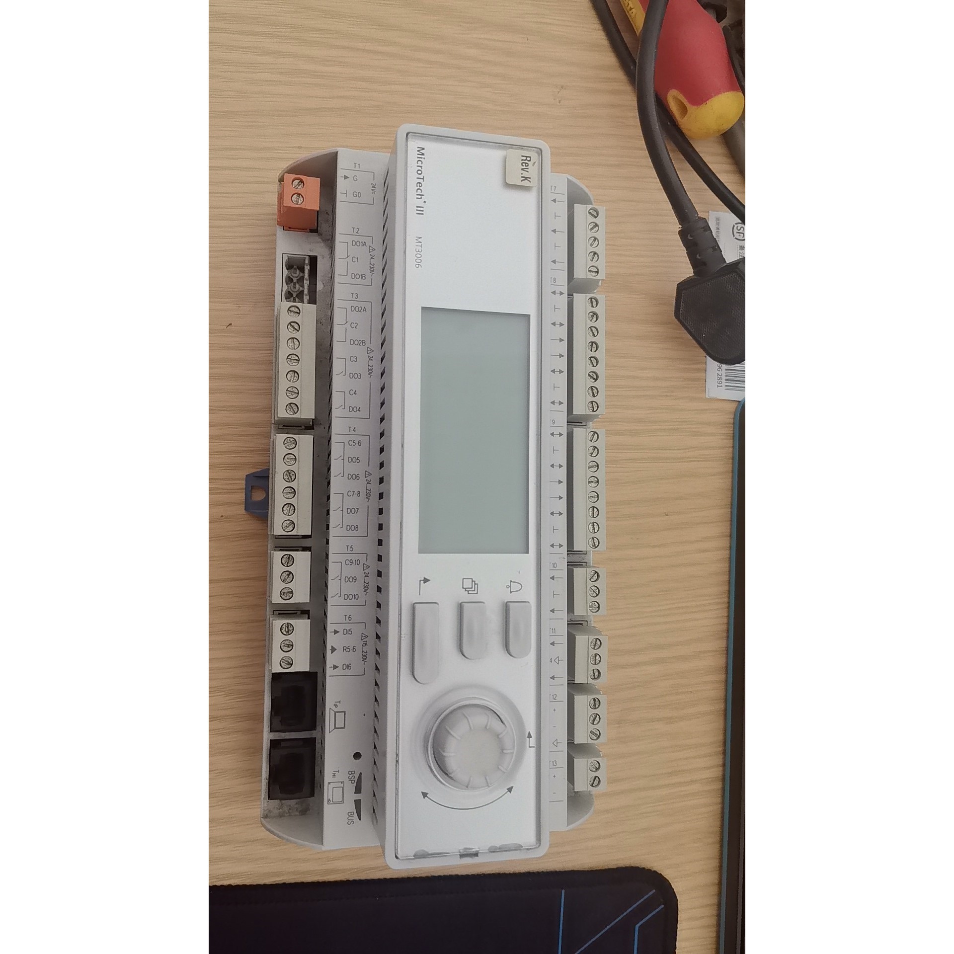 出闲置的MicroTech III控制器,型号MT30