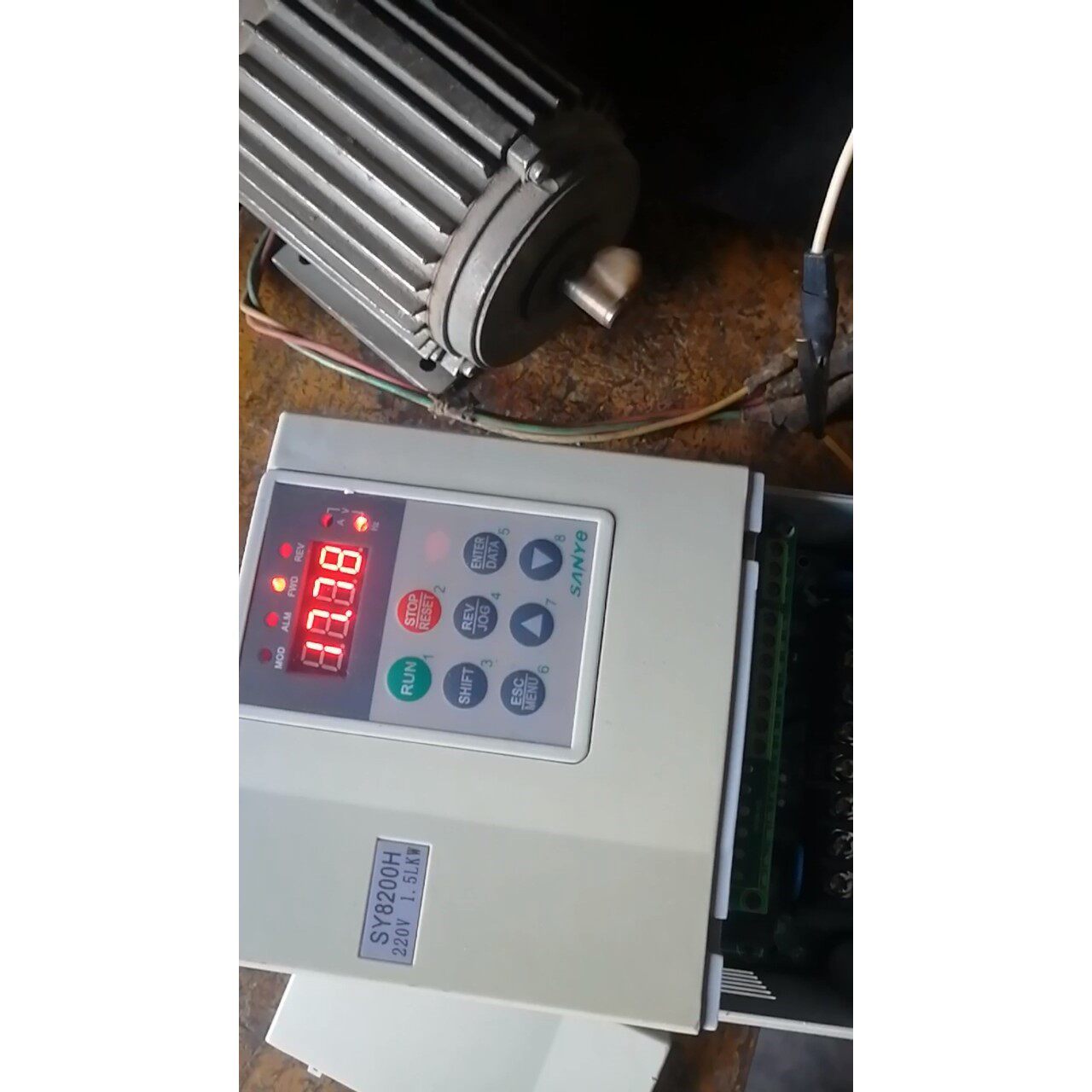 新尔变频器SY8200H一2S1R5G,拆机成色自定义.
