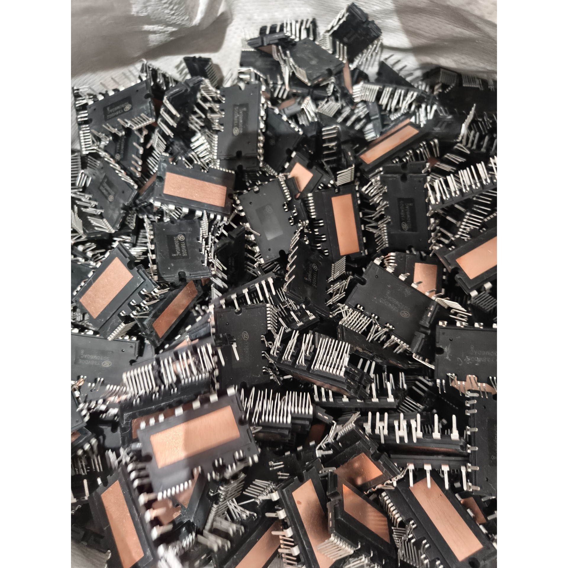 SD30M60AC 士兰微  实物拍摄 未保存 脚会有点