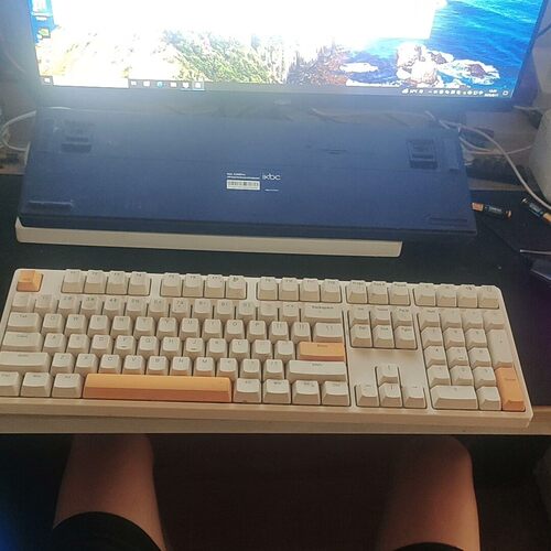 ikbc W210,2.4G连接,cherry红轴108键,