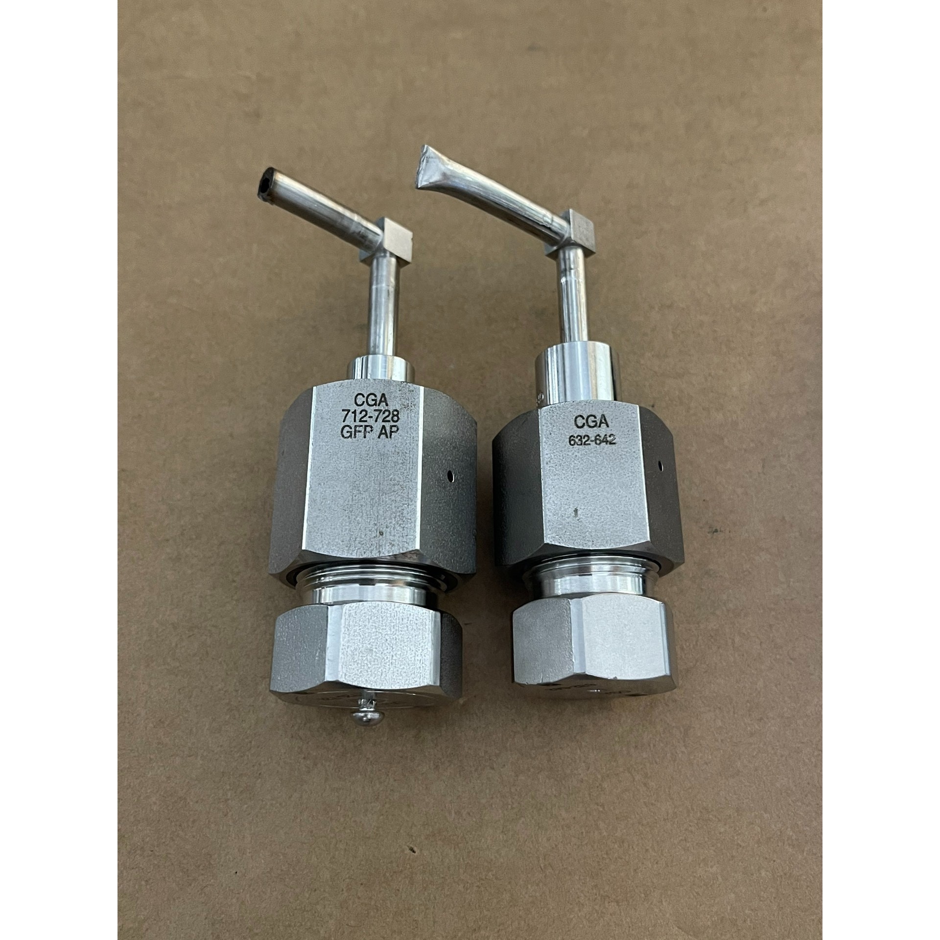 GFP特气钢瓶接头 CGA接头 还剩712-728那个,拆机