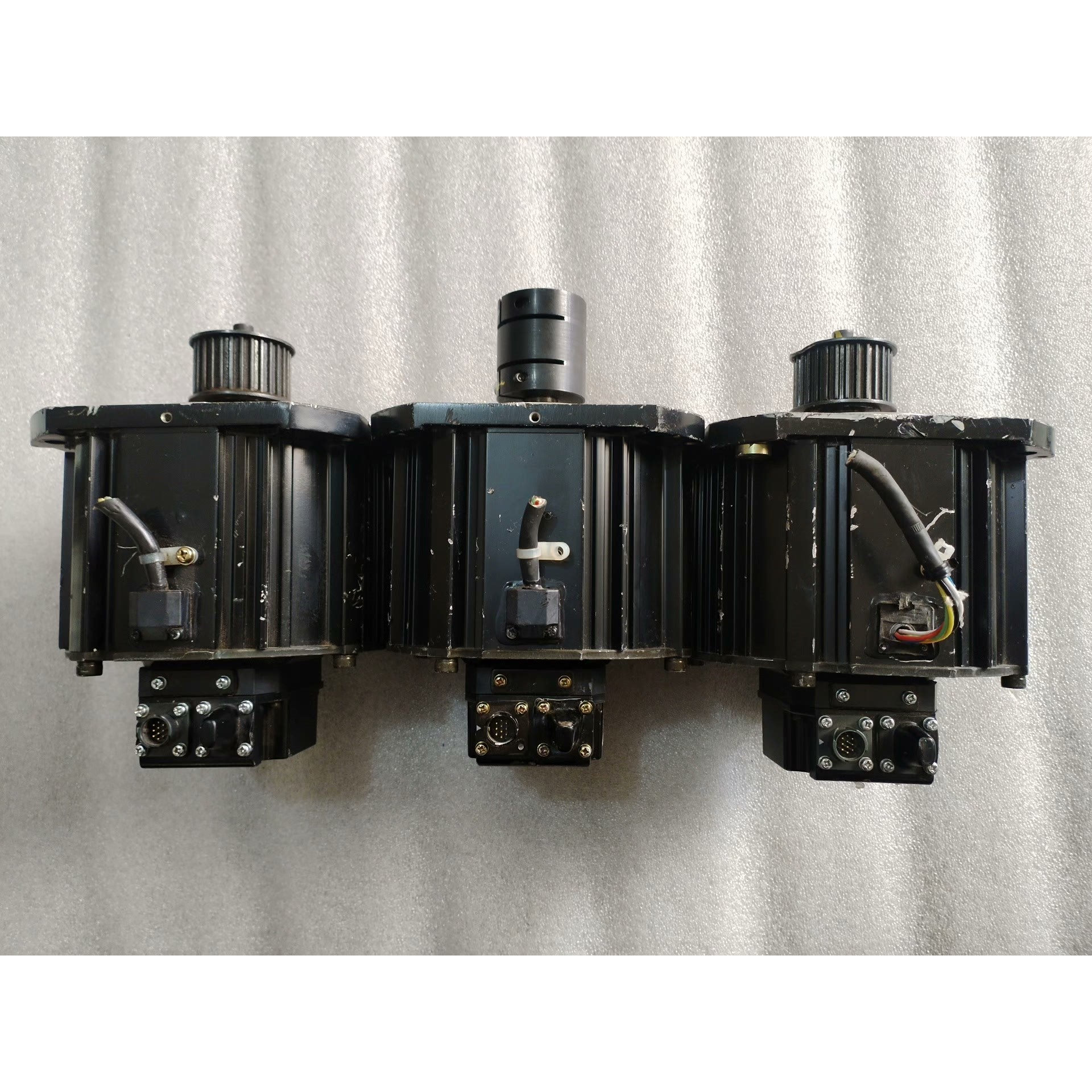 安川电机SGMRS-12A2B-YR11 1500W 现货拆