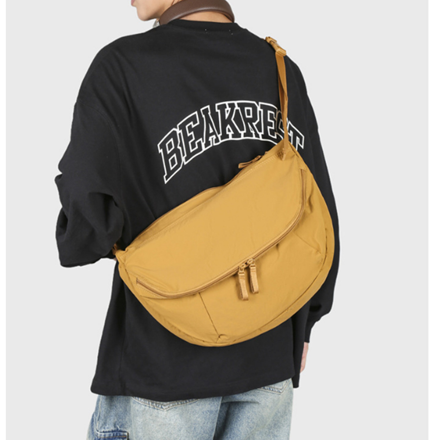 2026日系通勤斜挎包男女同款邮差包轻便单肩包户外运动旅行饺子包