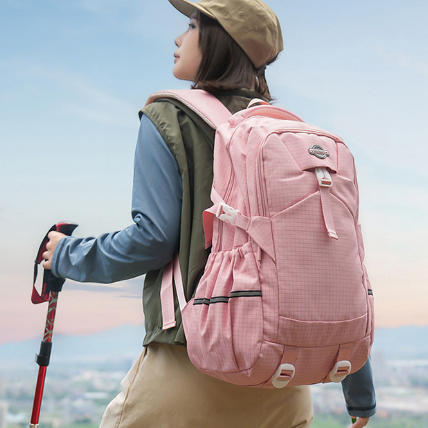 女款轻便大容量登山双肩包书包