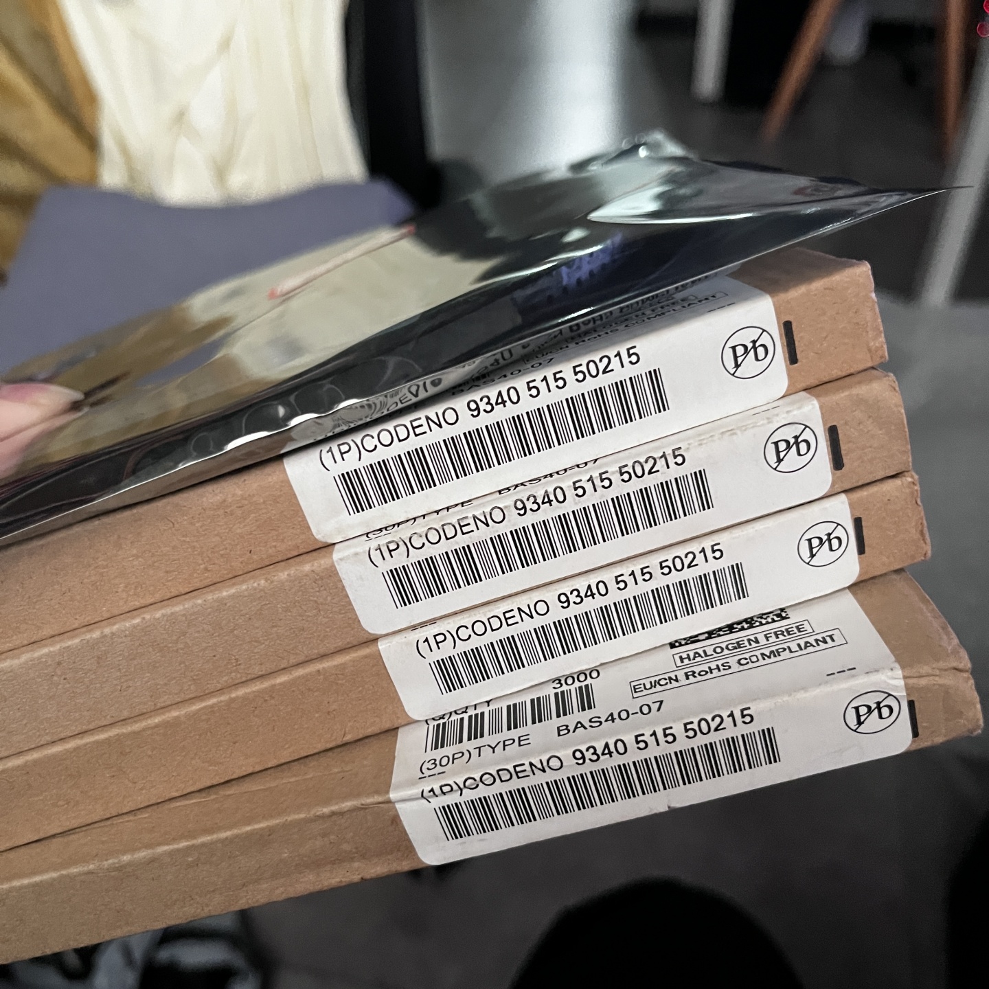 BAS40-07,215  品牌：Nexperia/安世  封装：SOT143B