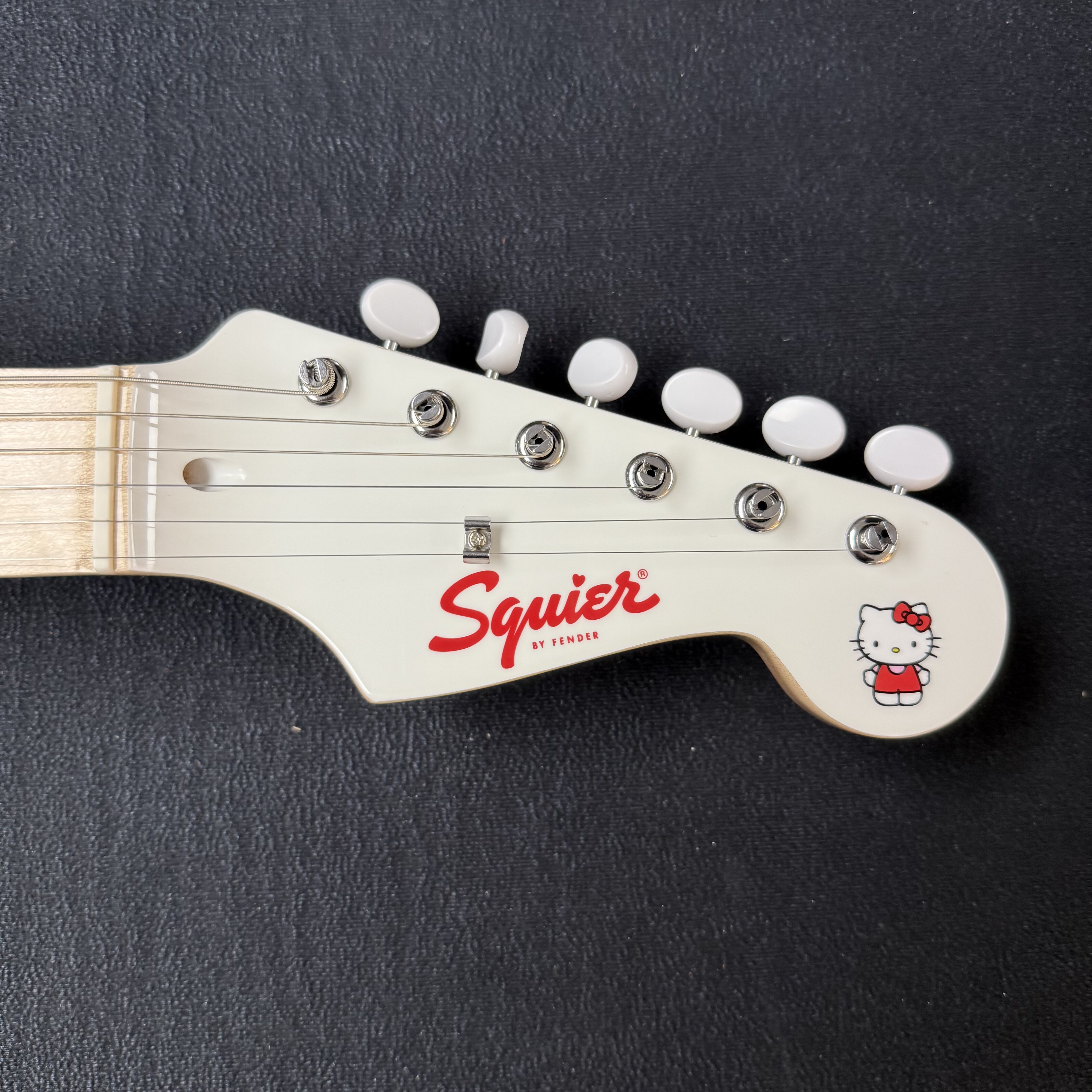 Squier 联名款 hello Kitty 电吉他