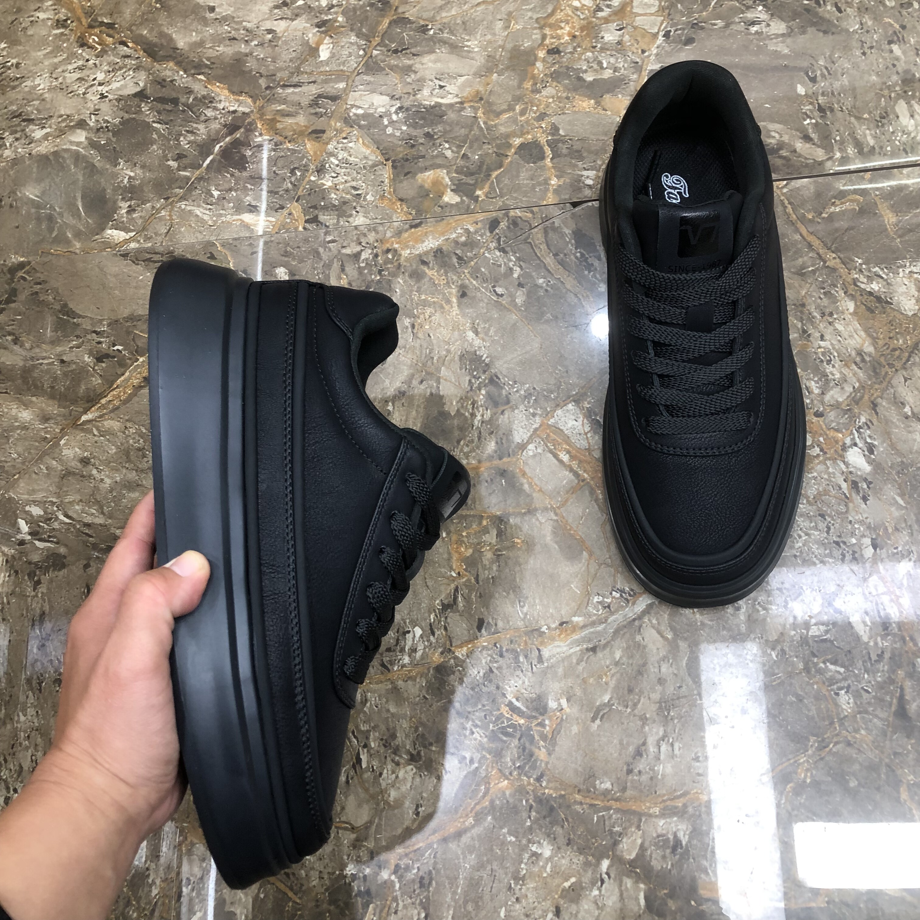 男鞋冬季新款休闲鞋时尚运动鞋百搭轻便鞋子黑色鞋子男款保暖板鞋