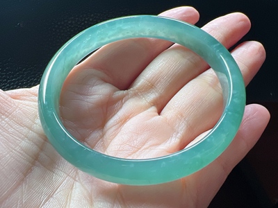 天然翡翠A货冰晴手镯，55-56圈，冰糯种，55.6-9.4-5.7，28.04g