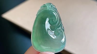 缅甸天然翡翠A货冰胶晴绿如意，34-22.6-7.6，8.73g