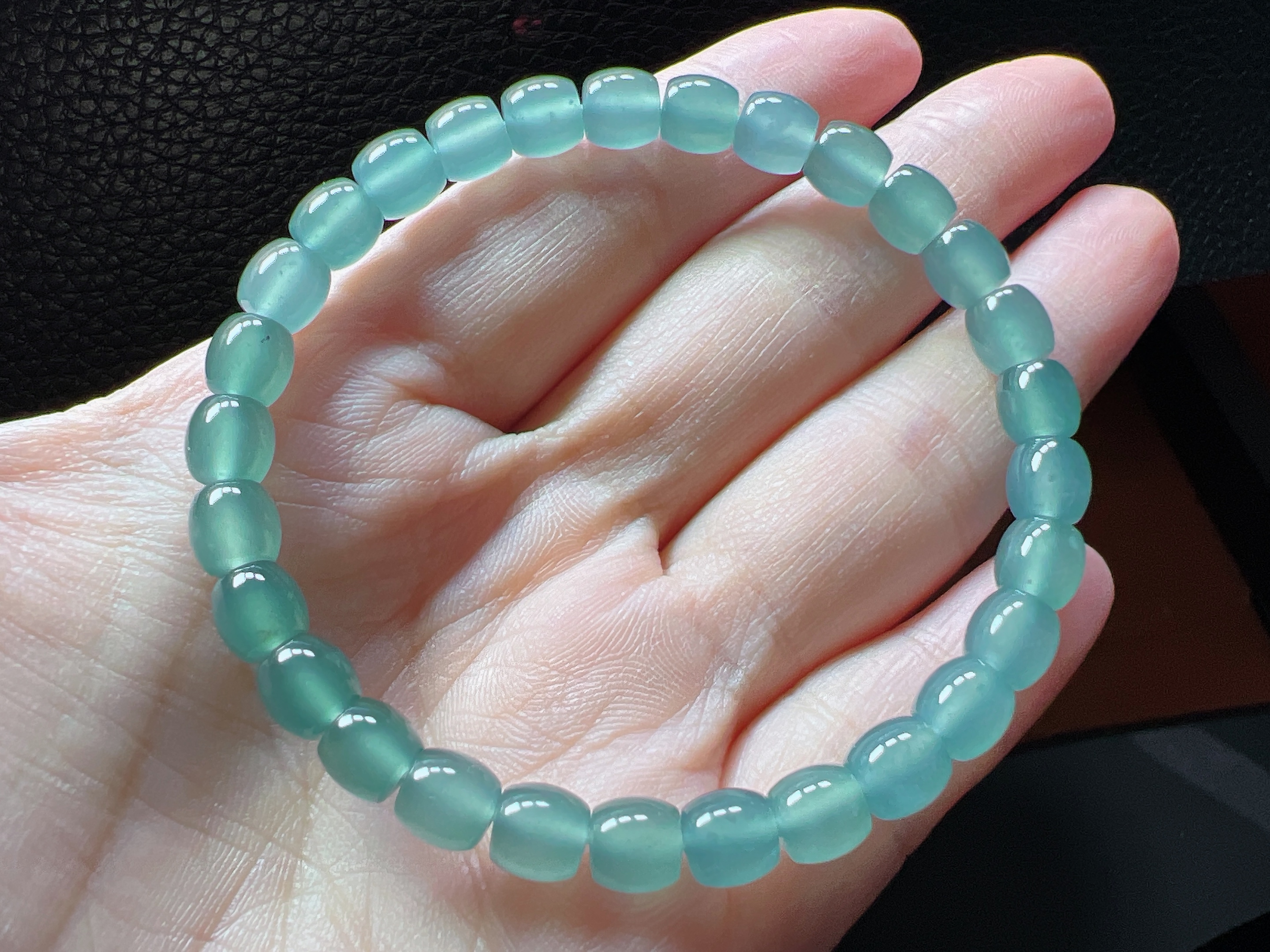 天然翡翠A货冰蓝桶珠手串，卡6.3-6.1，共24颗，手围15-19可戴