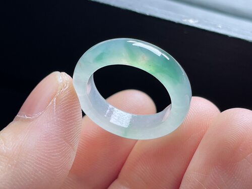 缅甸天然翡翠A货冰种飘绿指环内径17-5.6-3.4mm，14-15号圈