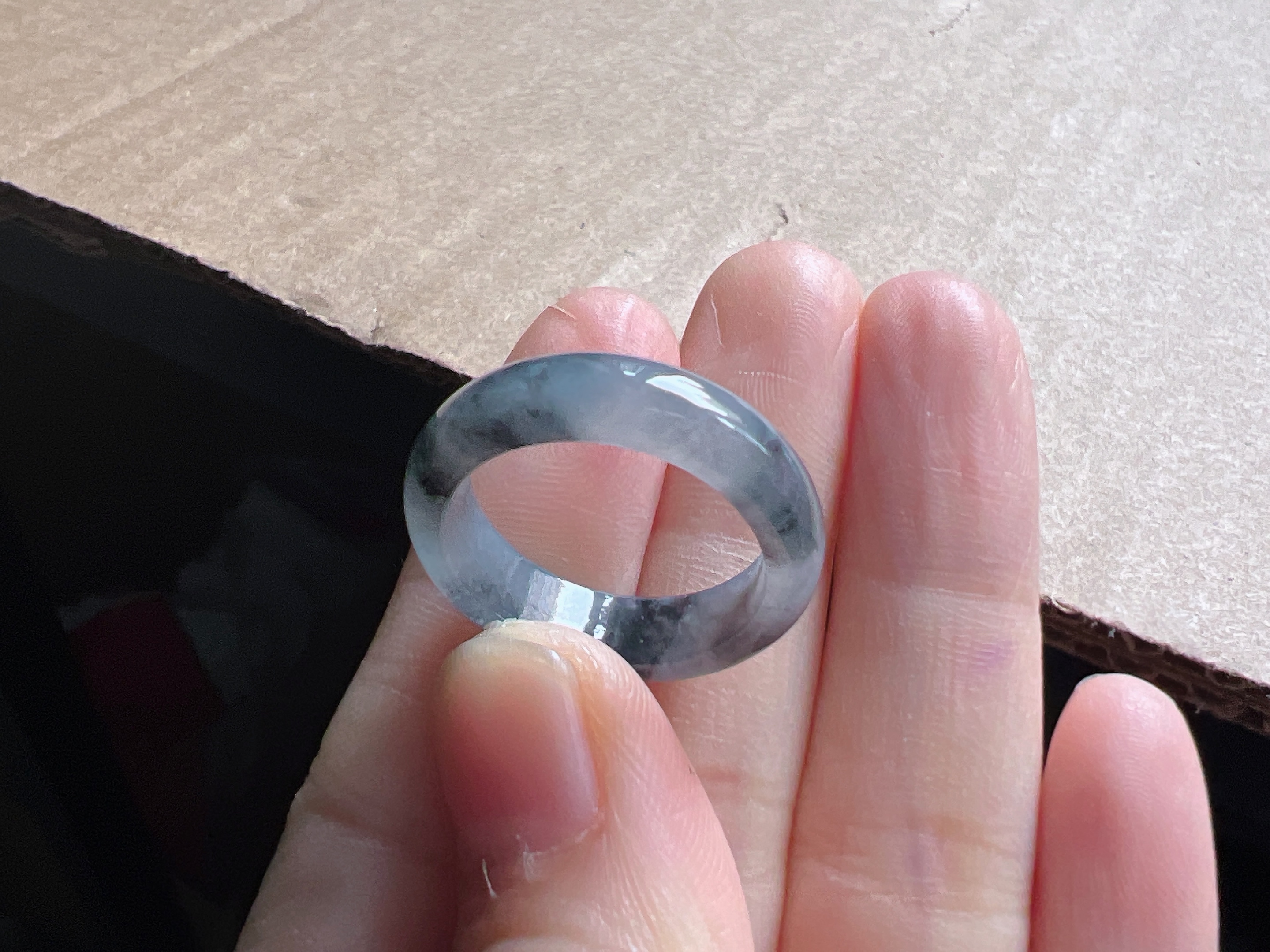 缅甸天然翡翠A货冰乌鸡指环，19-20号，18.9-6-3.2，花色灵动，