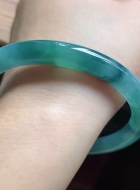天然翡翠A货飘花手镯，56-57圈，56.7-7.7-7.4，30.92g