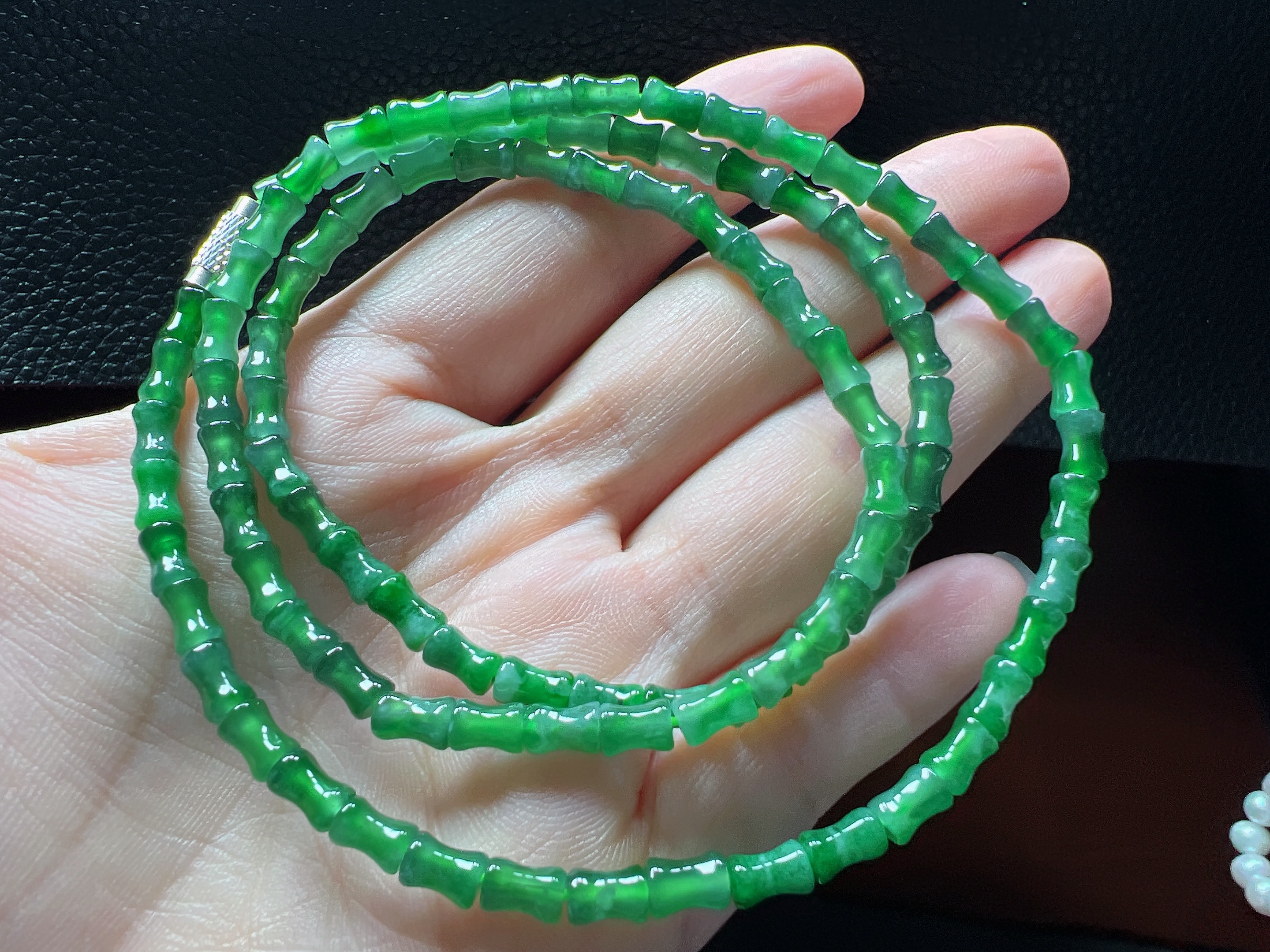 天然翡翠A货冰绿竹节项链，卡4.1-6.1，颜色很正总长度接近60公分