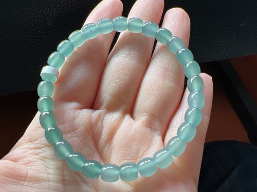 天然翡翠A货冰蓝桶珠手串，卡6.3-6.1，共24颗，手围15-19可以戴