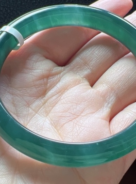 天然翡翠A货冰蓝绿正圈手镯，57-58圈口，57.6-10.1-6.9，40.20g