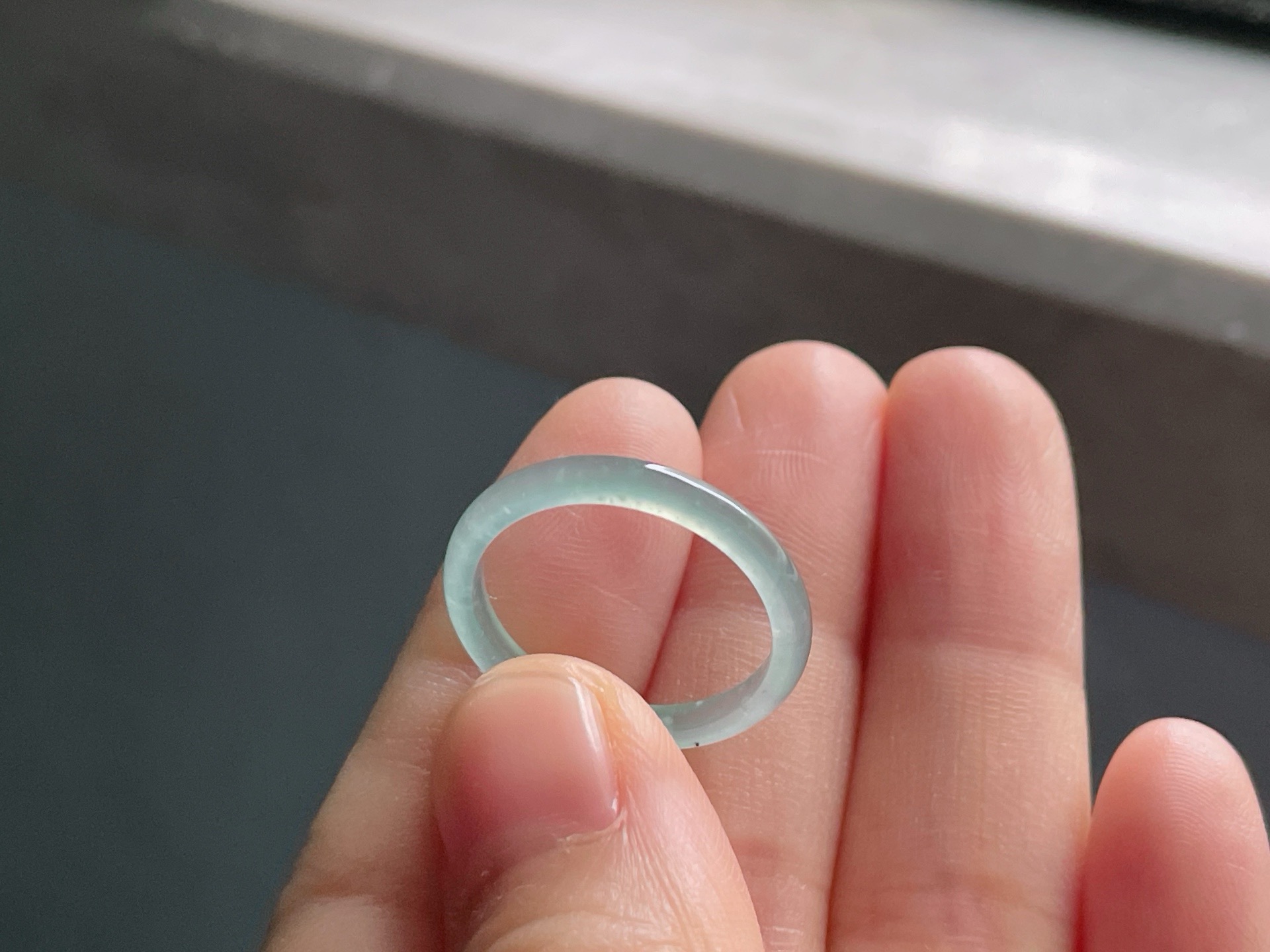 天然翡翠A货冰种蓝水指环，17号，18-2.6-2.1，种水好，细条形。