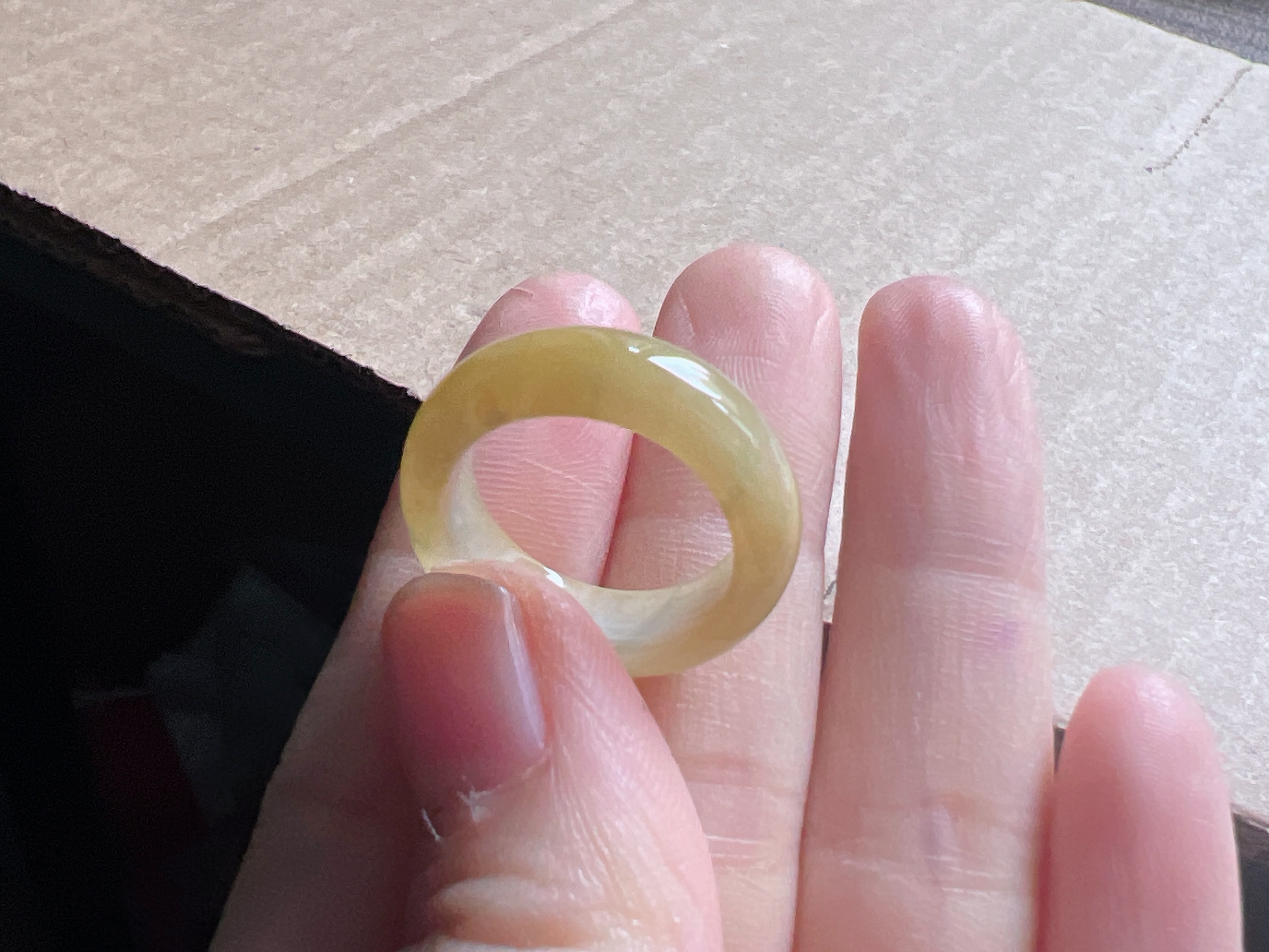 缅甸天然翡翠黄翡指环，15号，17.2-6.7-3.6，色泽明亮。