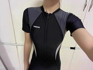 高中学生大码齐腿运动泳衣初学者泳池黑色显瘦连体背心泡汤游泳装