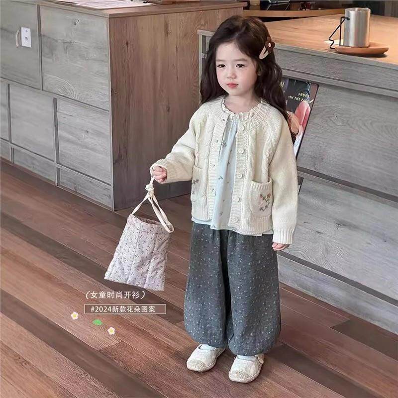 2025秋装韩版洋气中小女童麻花毛衣开衫+碎花休闲裤子百搭柔软
